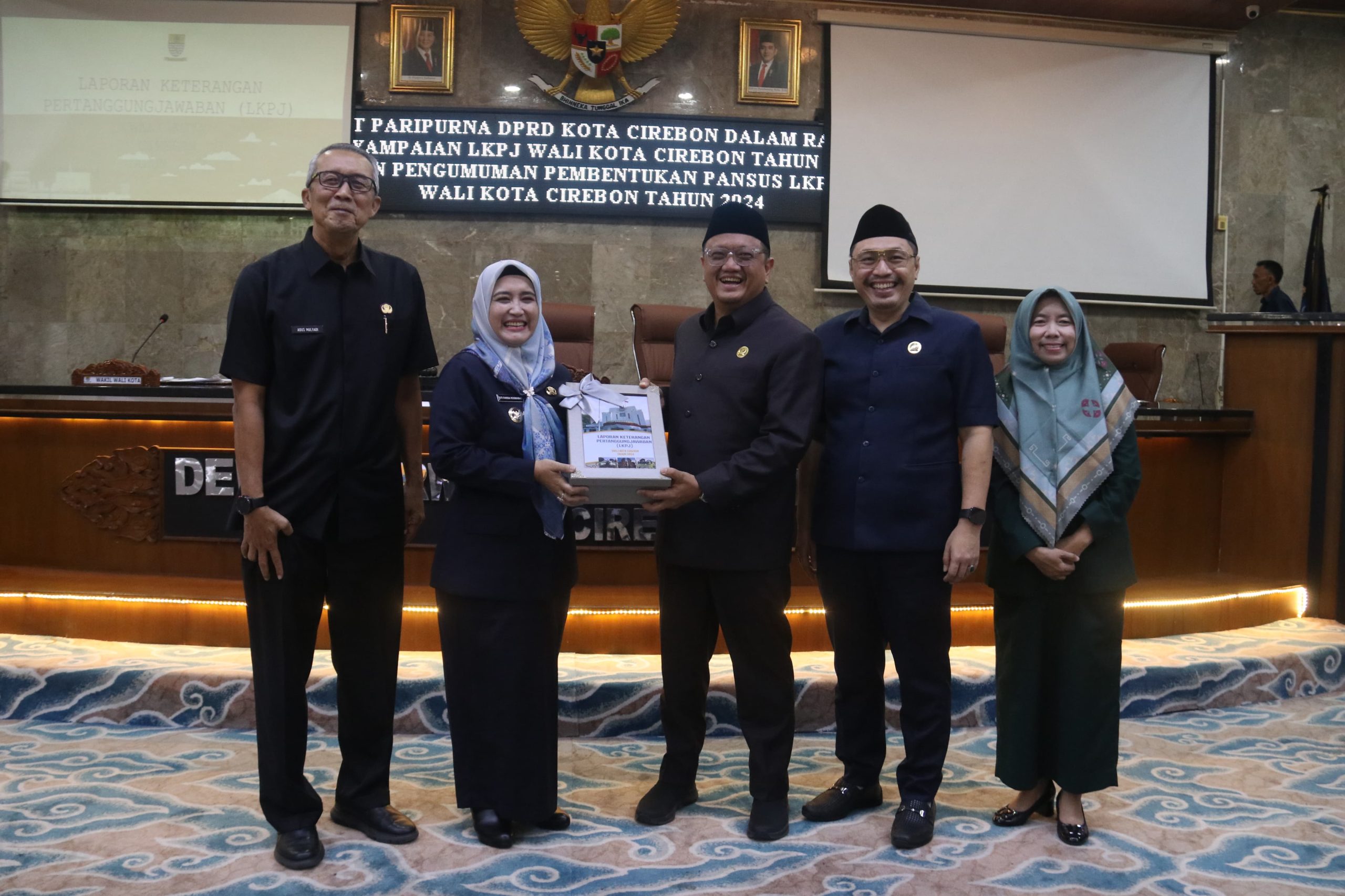 Wakil Wali Kota Sampaikan LKPJ 2024 dalam Rapat Paripurna DPRD