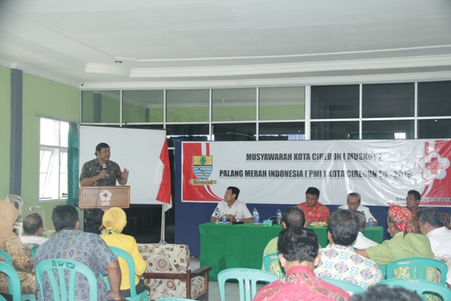 Kepala Dinas Kesehatan Kota Cirebon dr.H. EDY SUGIARTO, M.Kes. memberikan sambutan dalam acara Musyawarah Kota PMI hari Jumat (11/8/2016) Aula Markas PMI Kota Cirebon Jl. Dr. Sudarsono
