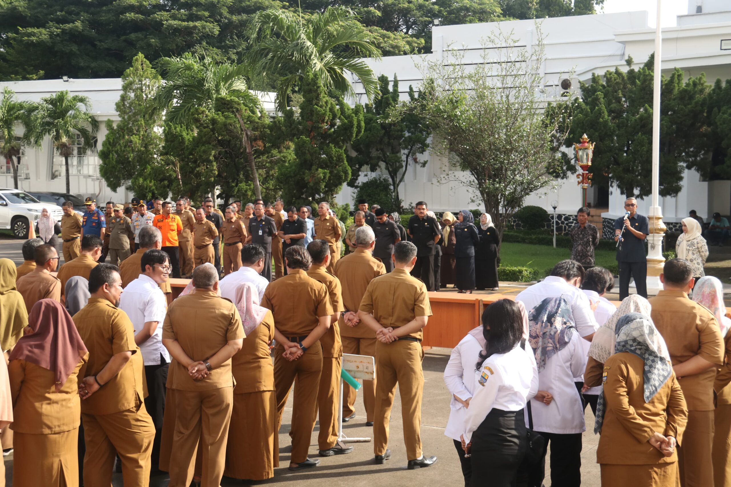 Pj Wali Kota Pimpin Apel Pagi Sekaligus Penandatanganan Pakta Integritas dan Perjanjian Kinerja Tahun 2025