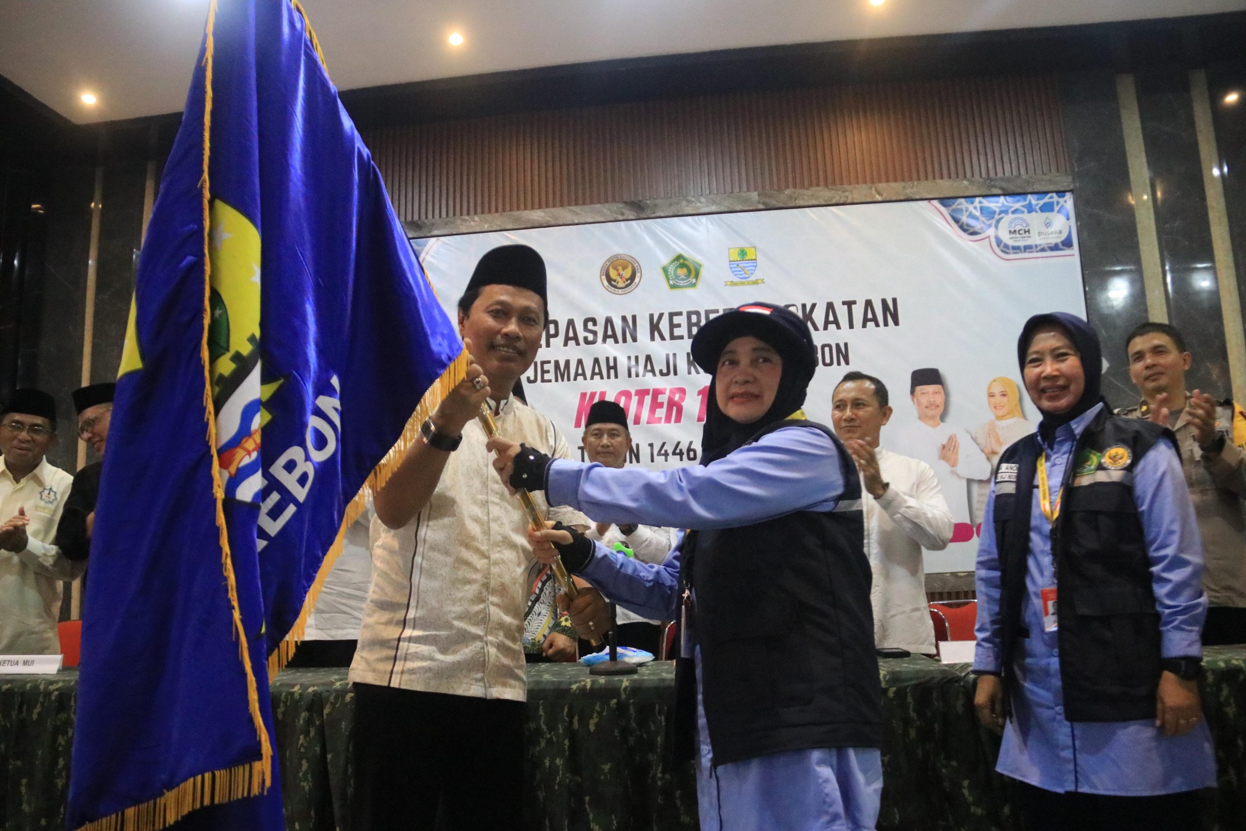 Wali Kota Cirebon Lepas 353 Jamaah Haji Kloter 10 KJT Menuju Tanah Suci