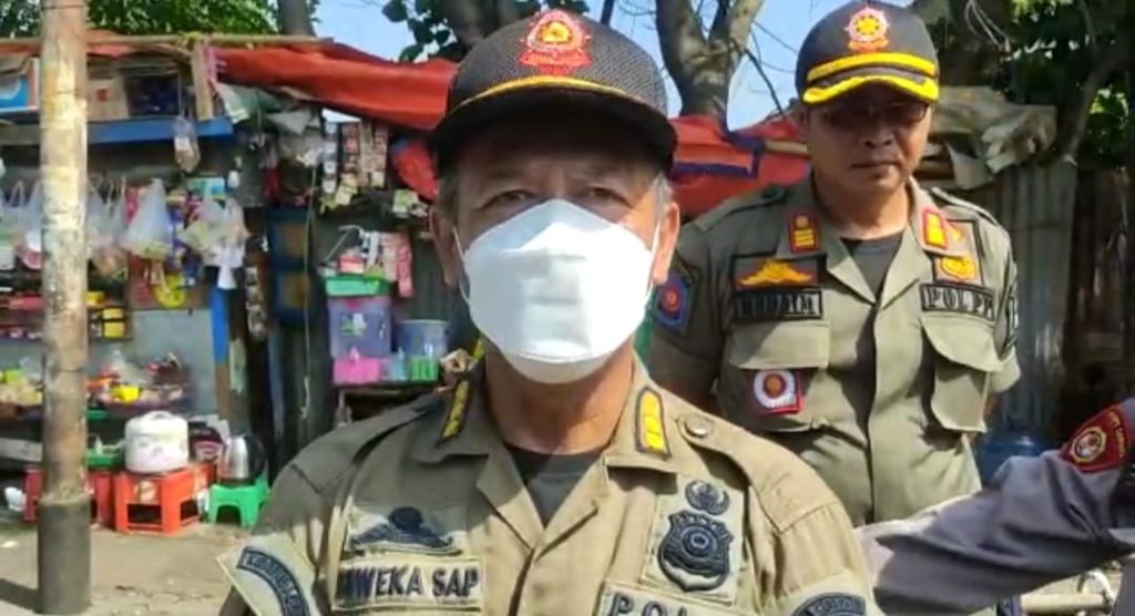 Satpol PP Kota Cirebon Tertibkan PKL di Ruas Jalan KTL