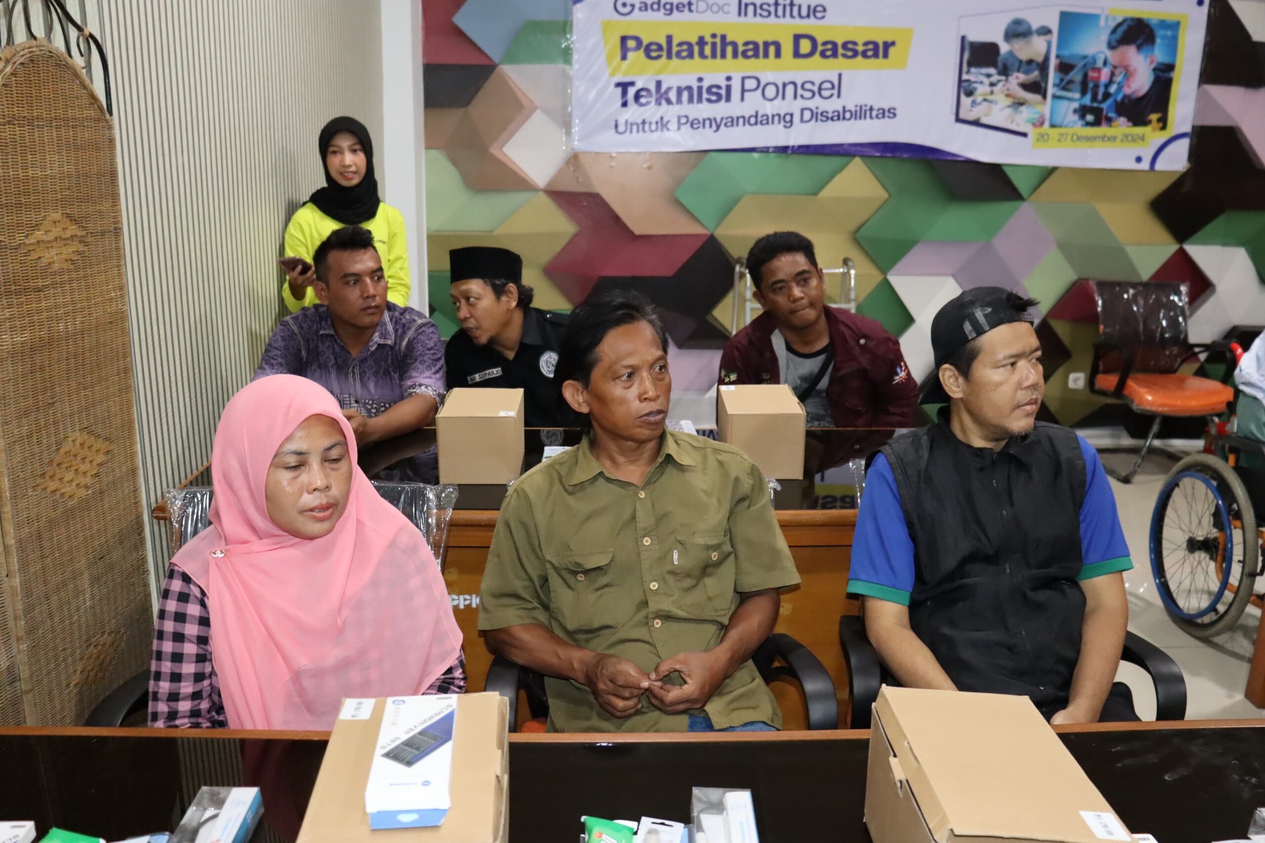 Pelatihan Dasar Teknisi Ponsel untuk Penyandang Disabilitas, Dorong Kemandirian Finansial