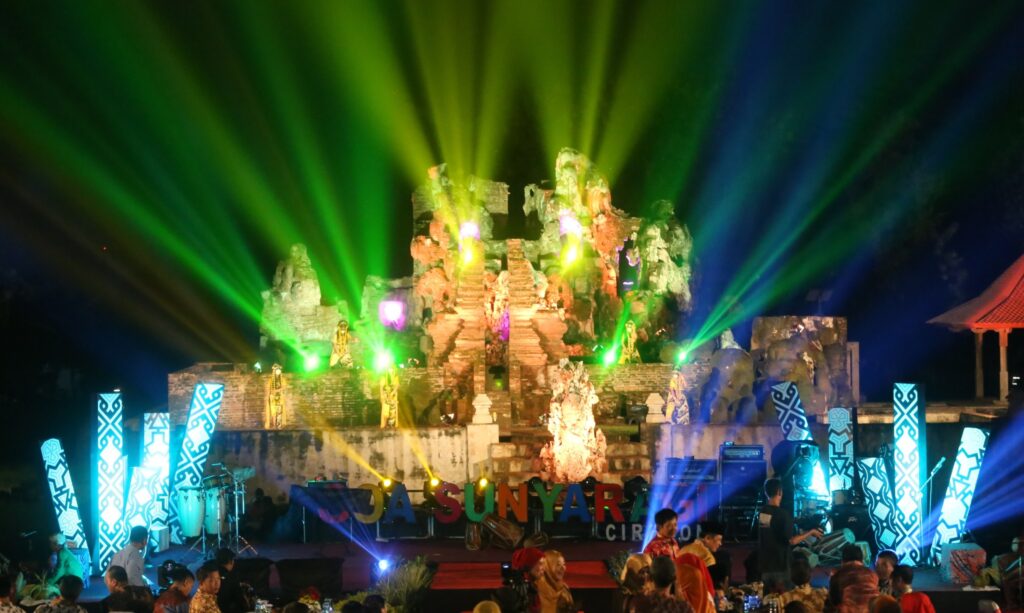 Welcome Dinner Raker Komwil III Apeksi 2016 di Gua Sunyaragi (19/4)