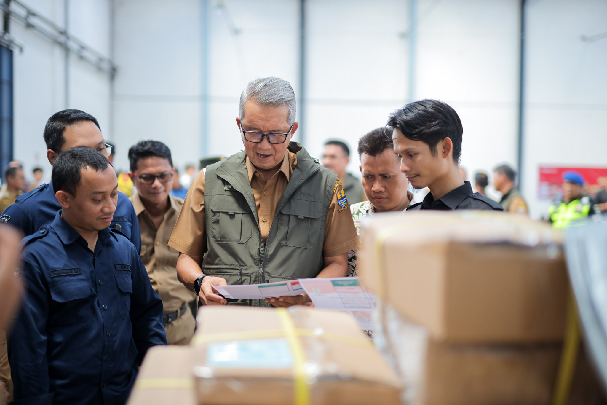 Pj Wali Kota Tinjau Proses Sortir dan Pelipatan Surat Suara untuk Pilkada 2024