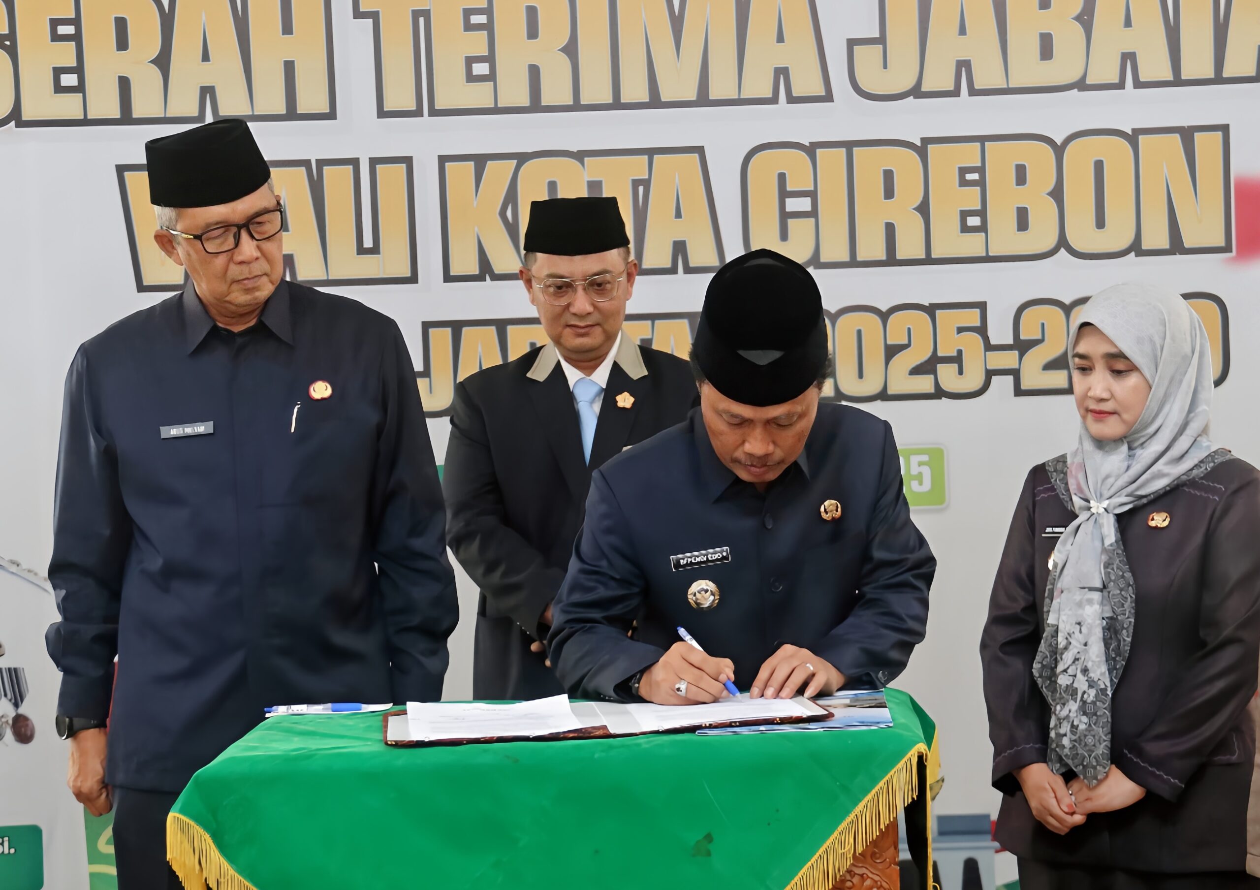 Serah Terima Jabatan Wali Kota Cirebon Masa Jabatan 2025-2030, Effendi Edo: Efisiensi Anggaran Bukan Alasan Terhambatnya Pelaksanaan Program dan Kegiatan