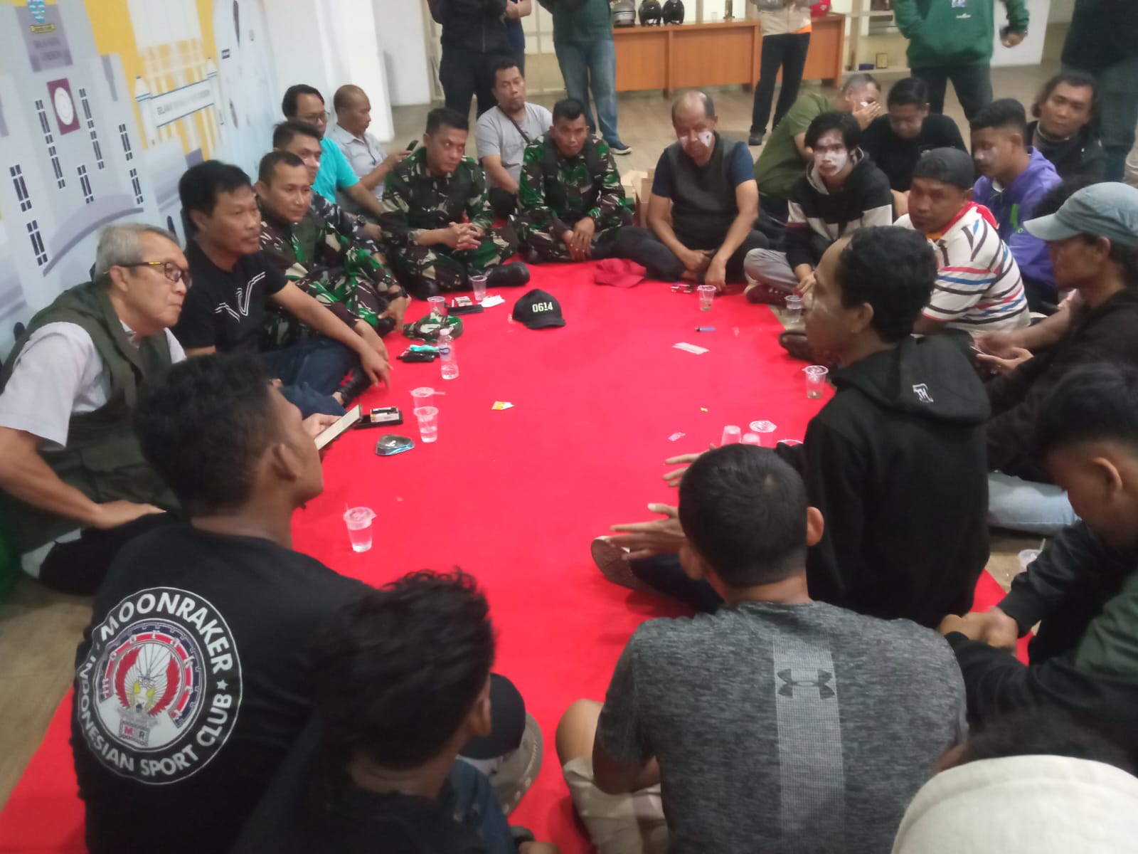 Wali Kota Cirebon Temui Massa Aksi: Ajak Sampaikan Aspirasi dengan Damai dan Tidak Terprovokasi