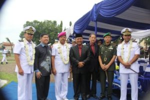 Walikota Cirebon Drs H Ano Sutrisno MM foto bersama dalam Acara Sertijab Komandan Pangkalan TNI AL dari Letkol Laut Gatot Sugiarto SE ke Letkol Laut Deny Prasetyo 