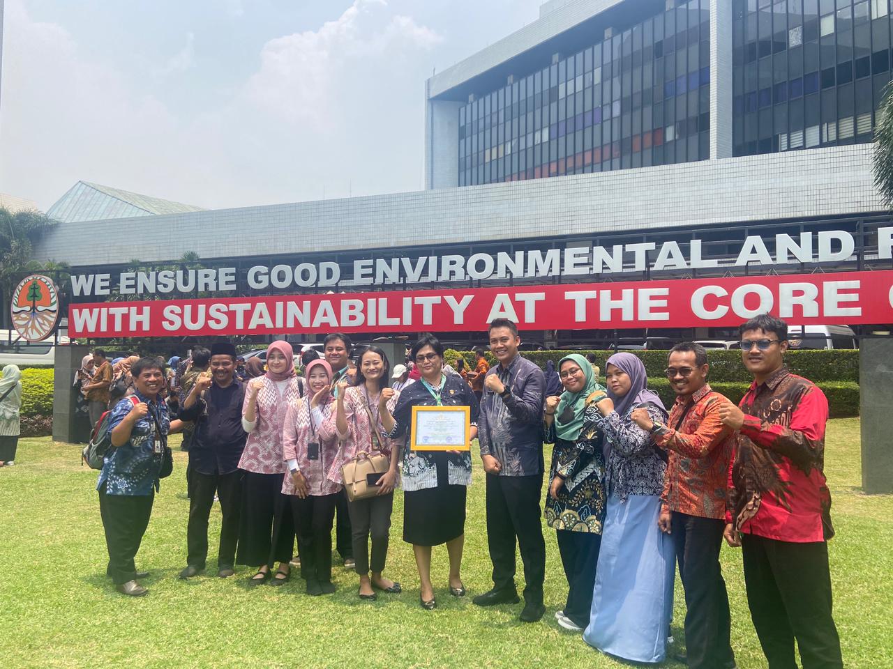 SMP Santa Maria Raih Penghargaan Sekolah Adiwiyata Tingkat Nasional Tahun 2024